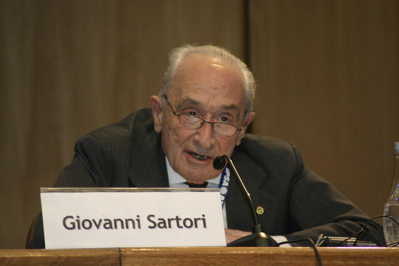 MUERE GIOVANNI SARTORI