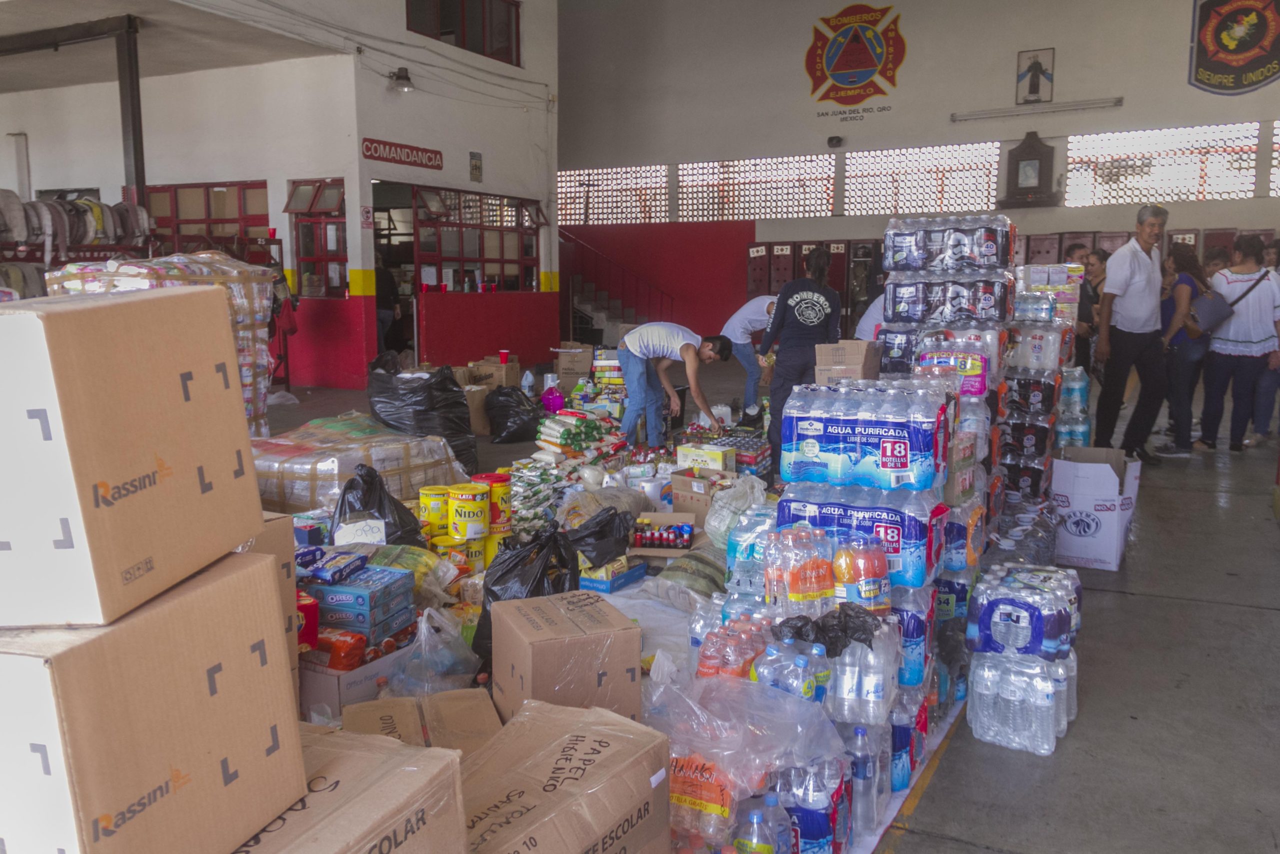 Entrega MV víveres para damnificados