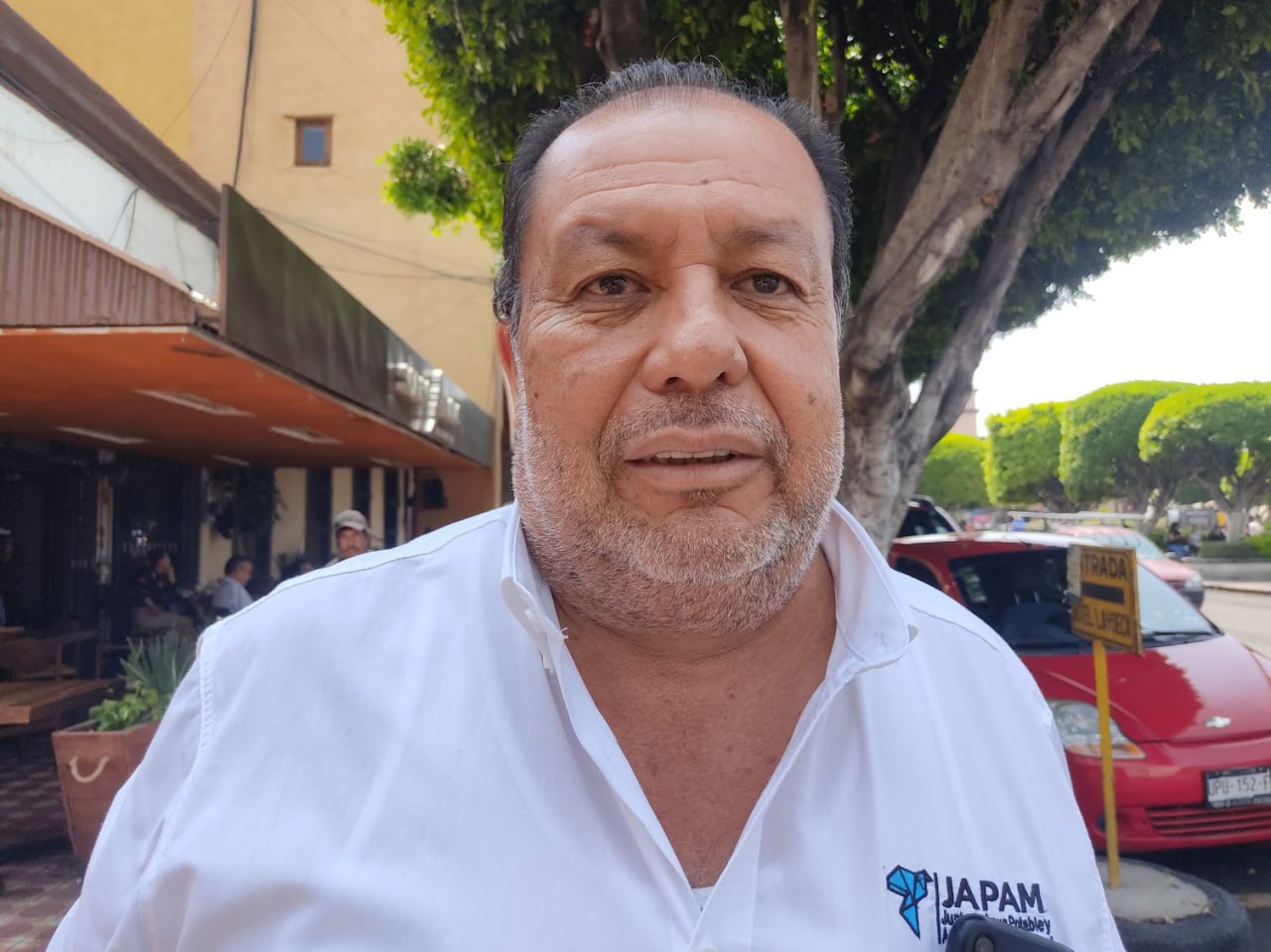 Van por negocios que tiren basura