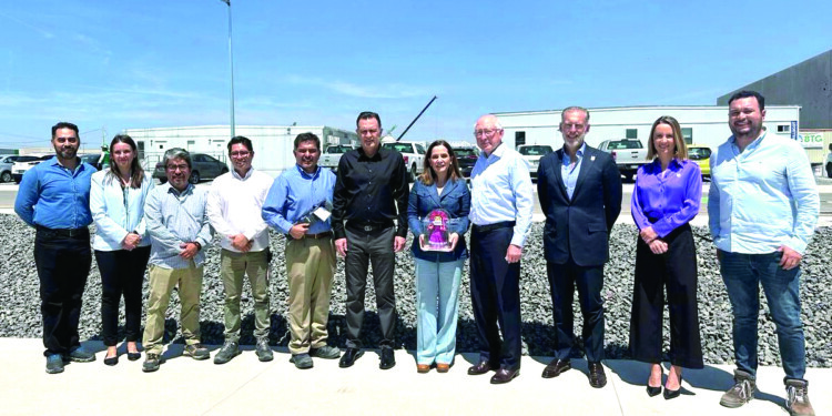 Supervisa Ken Salazar Proyecto de Amazon