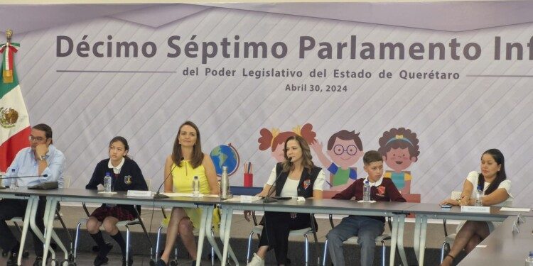 Legislatura celebra Día del Niño con Parlamento Infantil