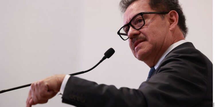 Busca 4T ‘jinetear’ saldos no cobrados de Afores