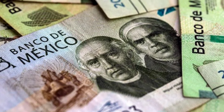 Peso Rompe Otro Piso Cotiza Por Debajo De 1640 Por Dólar Plaza De Armas Querétaro