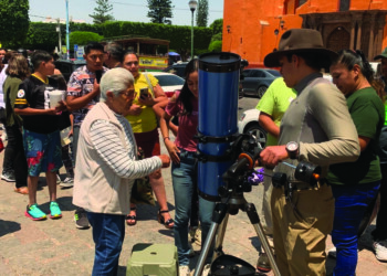 Presencian eclipse solar los queretanos