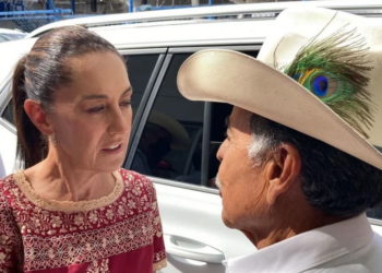 Pide Sheinbaum a INE facilitar voto en el extranjero
