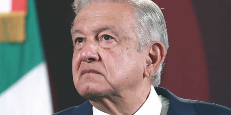 AMLO califica de decadente a EU