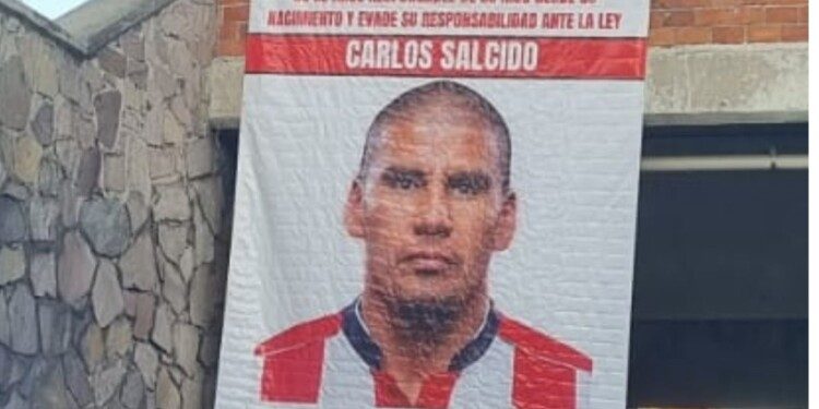 Exhiben a Carlos Salcido en Guadalajara como deudor alimentario