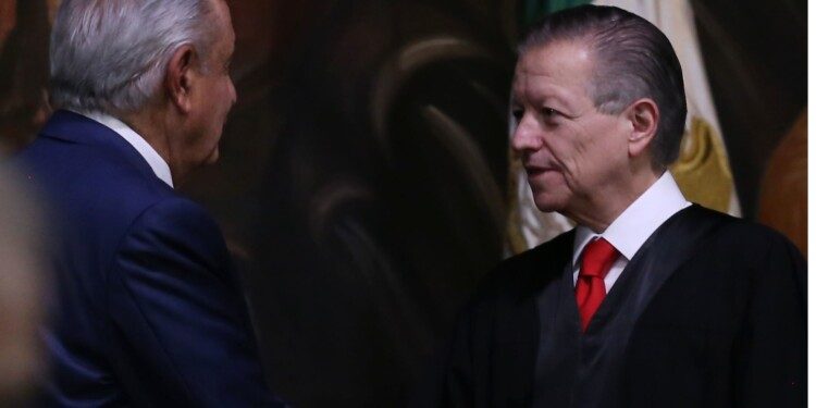 Respalda AMLO a Zaldívar y acusa venganza en su contra