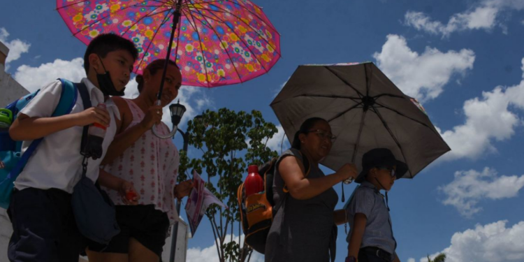 Se esperan temperaturas superiores a los 40 °C en 26 estados para este martes