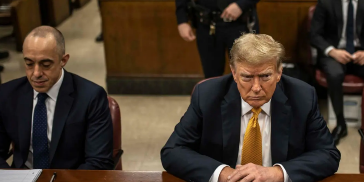 Trump no testificará en su juicio penal por falsificar documentos