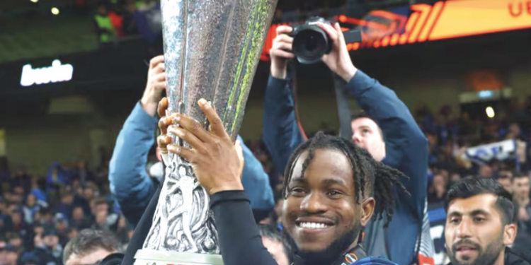 Atalanta rompe hechizo de Leverkusen