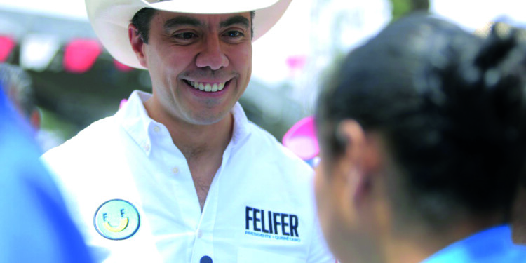 Apoyará Felifer Macías  a tres mil universitarios
