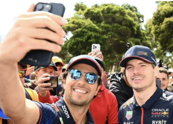 “Es una gran noticia”; Verstappen, sobre renovación de Checo