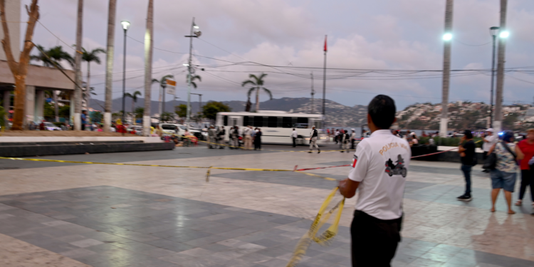 Deja explosión 5 lesionados en Zócalo de Acapulco