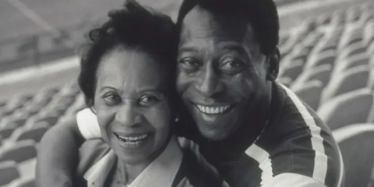 Murió Celeste Arantes, madre de Pelé