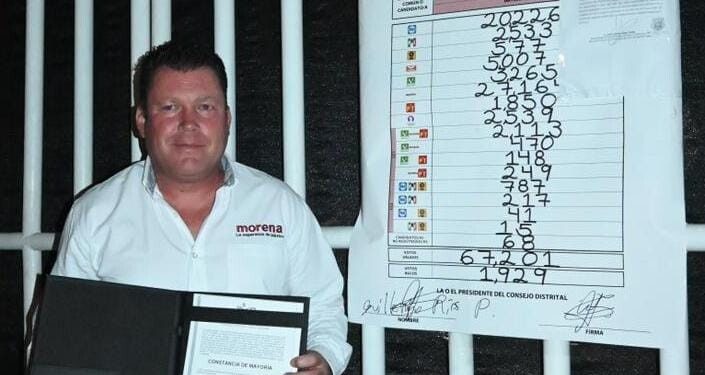 Edgar “el güero” Inzunza recibe constancia de mayoría como diputado local del distrito X