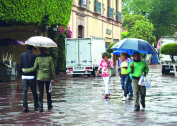 En guardia por la tormenta tropical