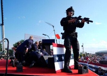 MATAN A TIRADOR DE TRUMP  Y UN CIVIL