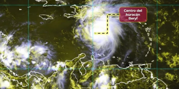 Huracán ‘Beryl’ baja a categoría 4 rumbo a Quintana Roo