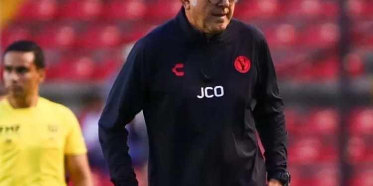 Juan Carlos Osorio tiene regreso triunfal en México