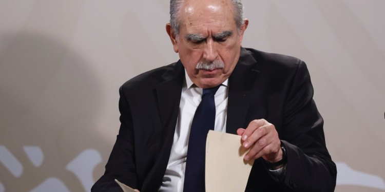 Hospitalizan a Pablo Gómez, titular de la UIF