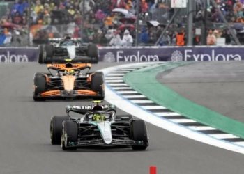 Se impone Hamilton en GP de Gran Bretaña; Checo acabó en al puesto 17
