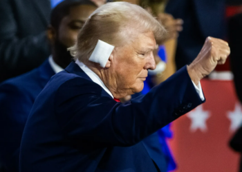 Trump reaparece ante los republicanos en Milwaukee tras el atentado en su contra