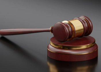 Suspende CJF a juez que falló en favor de Cabeza de Vaca 