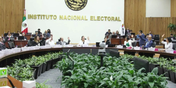 INE reduce multas a partidos por irregularidades en campañas