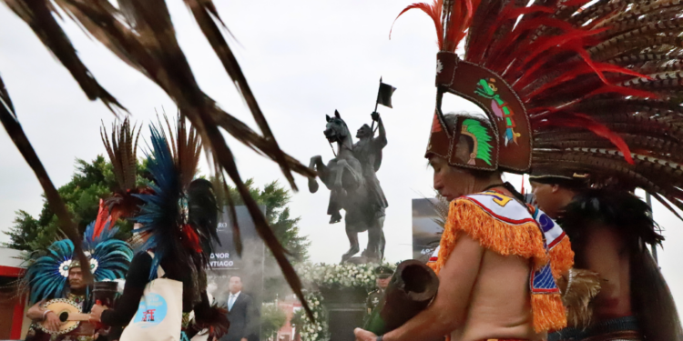Padres de familia y aspirantes de la UAQ se manifestaron