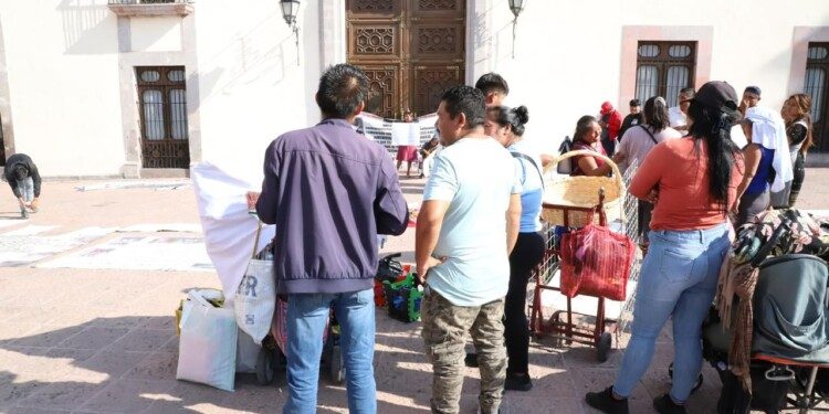 Esperará gobierno artesanos inconformes acceda al nuevo Mercado Artesanal