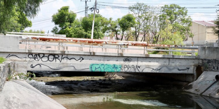Corregidora pide obras en drenaje pluvial y sanitario: Chepe Guerrero