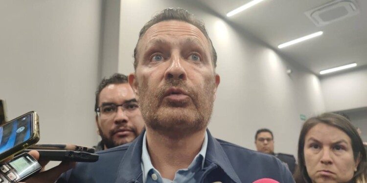Gobernador viajará la noche del domingo a Londres