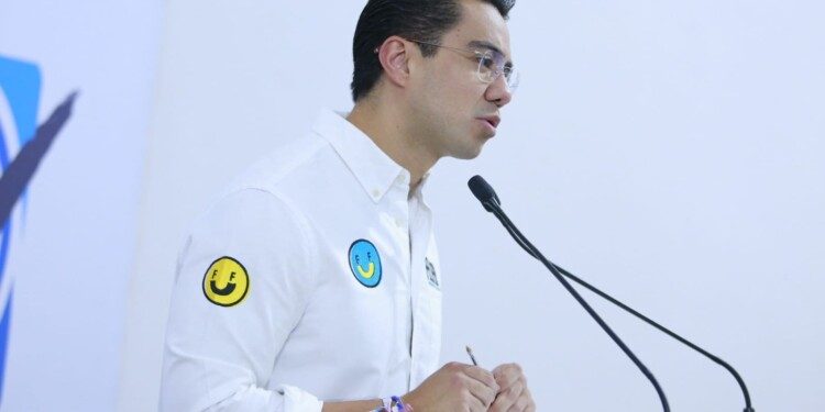 El futuro del país pasa por el desarrollo ferroviario: Felifer Macías