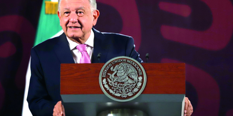 La UIF investiga a Latinus, no a Loret, afirma Pablo Gómez