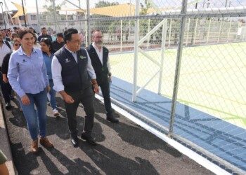 Entrega Luis Nava el nuevo parque de la colonia La Huerta