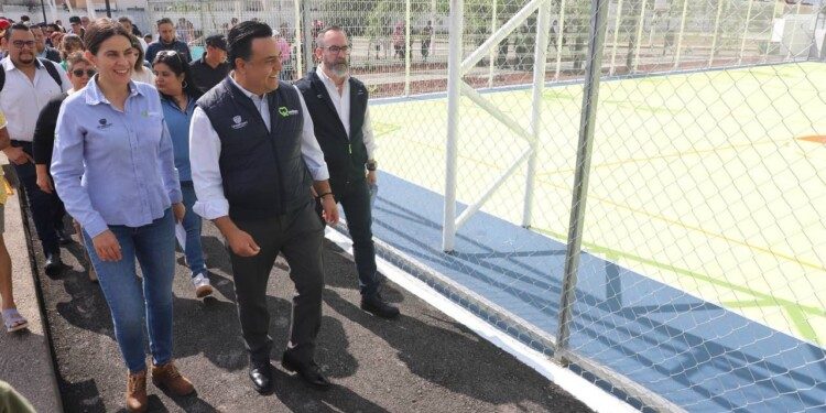 Entrega Luis Nava el nuevo parque de la colonia La Huerta