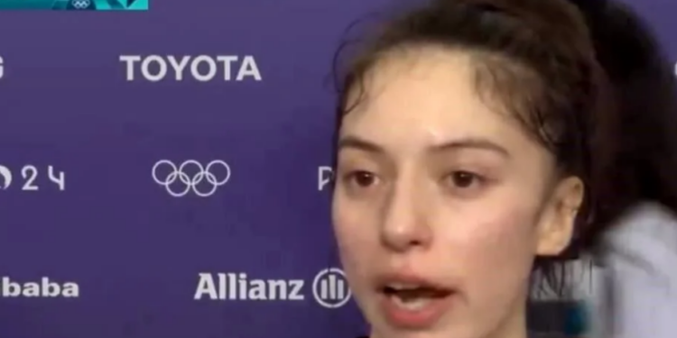 Descalifican a Daniela Souza por quitarse el casco antes