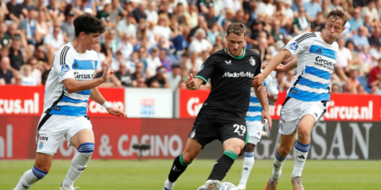 Santiago Giménez marca doblete en goleada del Feyenoord 