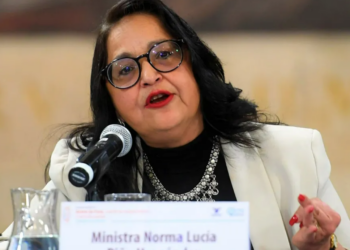 AMLO le exige a ministra Norma Piña solucionar un asunto de pago de impuestos