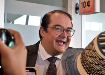 Roberto Cabrera supervisa rehabilitación de calles