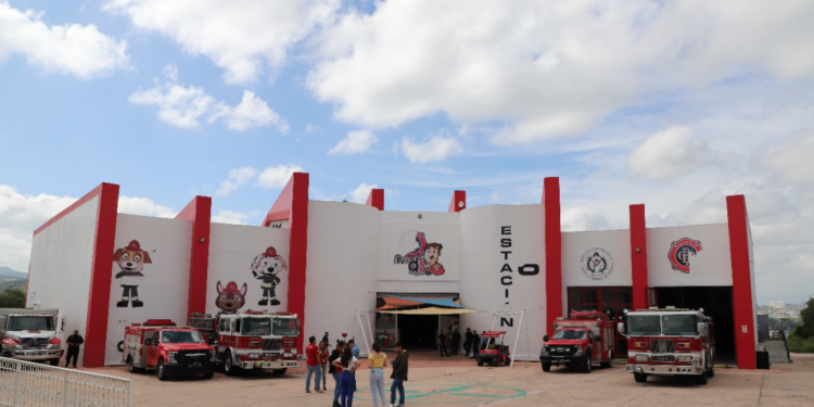 Roberto Cabrera supervisa rehabilitación de calles