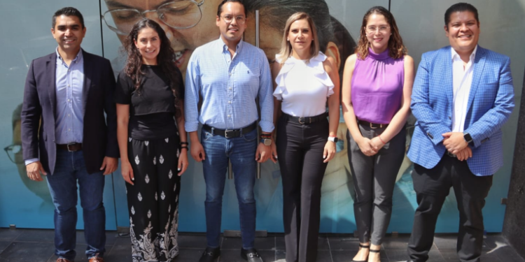 Presenta Chepe a dos funcionarios