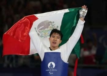 Luis Mario Nájera se cuelga la medalla de Plata en París