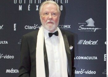 Pide Voight a Pitt acabar pleito con Jolie