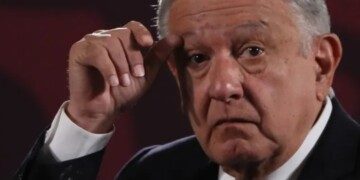 Relación con Gobiernos de EU y Canadá continúa, pausa es con embajadas: AMLO