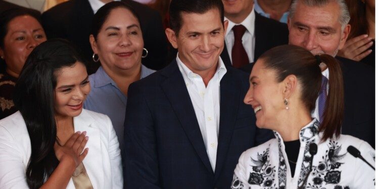 Suma Morena a perredistas; falta un senador para mayoría 