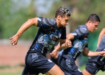 Debuta portero mexicano Alex Padilla con el Athletic