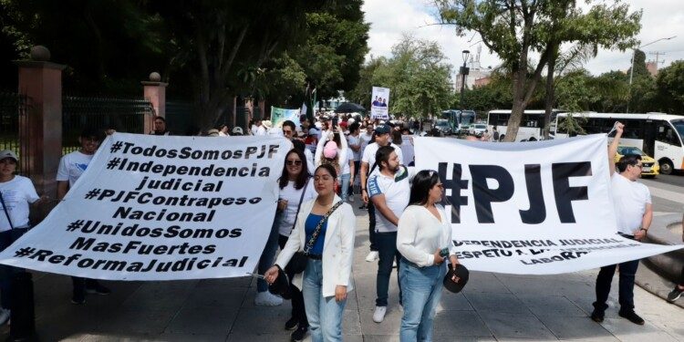 Trabajadores del Poder Judicial protestan en calles del Centro Histórico
