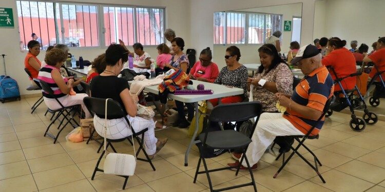 Adultos mayores y abuelitos, respaldados por el gobierno municipal